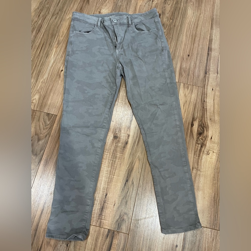 American Eagle Hi-rise Jegging - grey camo. Size 16